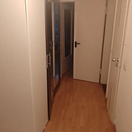 Homestay In Weisshausstrasse In Einer Cologne