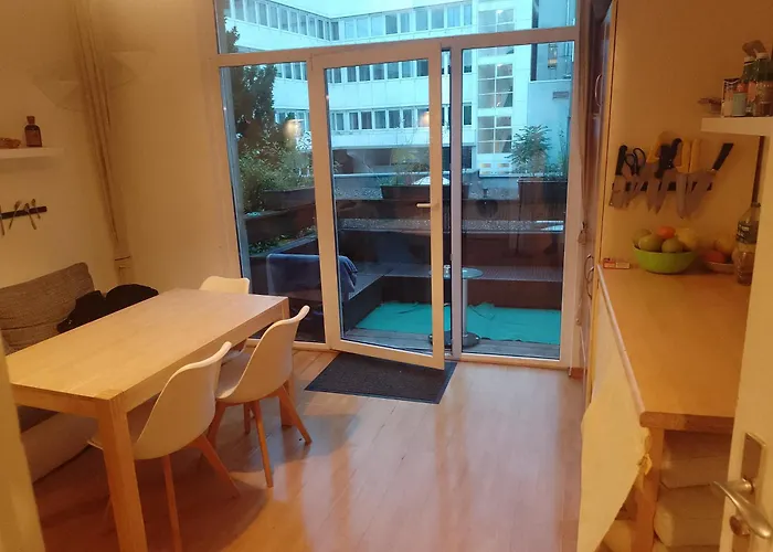 In Weisshausstrasse In Einer *